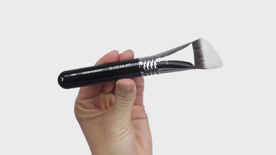 F87 EDGE KABUKI™ BRUSH DEMO VIDEO