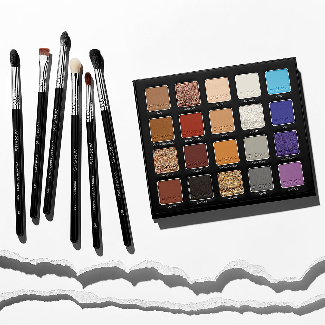 AN KNOOK FAVORITES BRUSH SET WITH AN KNOOK PRO EYESHADOW PALETTE