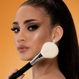 F28 POWDER/BRONZER™ BRUSH MODEL IMAGE