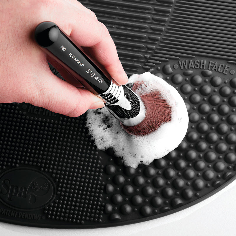 SIGMA SPA® TRAVEL BRUSH CLEANING MAT
